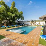 Cubo's Tirado & Heated Pool 펜션 *