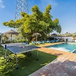 펜션 Cubo's Tirado & Heated Pool