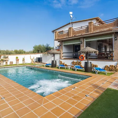 Cubo's Tirado & Heated Pool 펜션