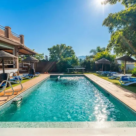 펜션 Cubo's Tirado & Heated Pool
