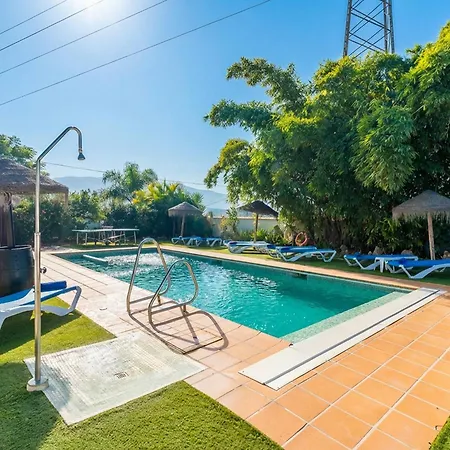 Cubo's Tirado & Heated Pool 펜션 *
